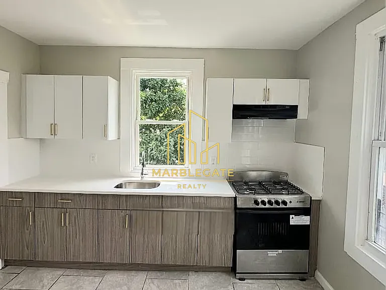 27-29 N Munn Ave #22 — Photo 1