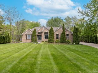 16645 Helen St, Southgate, MI 48195