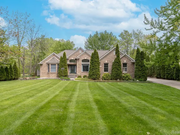 16645 Helen St, Southgate, MI 48195