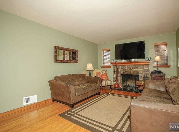 3rd image of 119 Arlington Ave