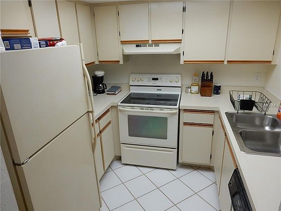 4th image of 19505 Quesada Ave #L