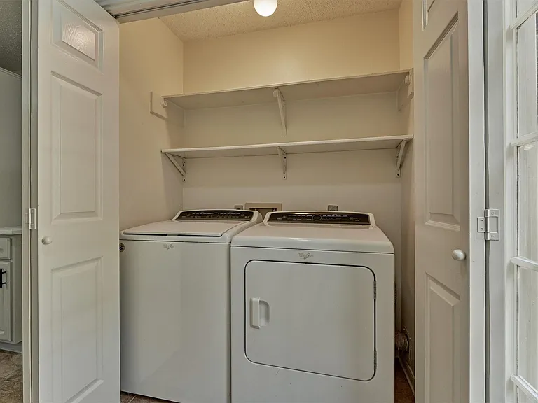 71 Breezy Point Pl — Photo 23