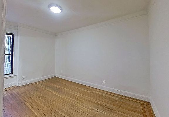 5th image of 214 W 96th St APT 3C