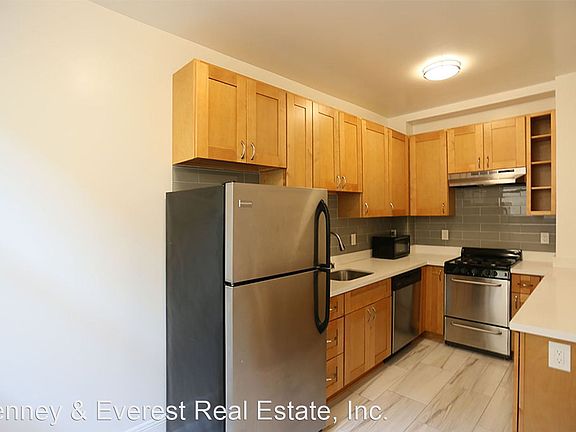 4th image of 837 Geary St #207
