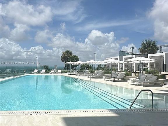 3rd image of 300 Biscayne Boulevard Way #3509
