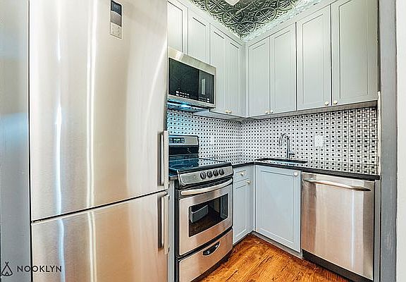 3rd image of 228 Manhattan Ave APT 4B