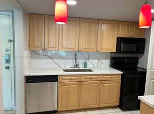 120 Lakeview Dr APT 210, Weston, FL 33326