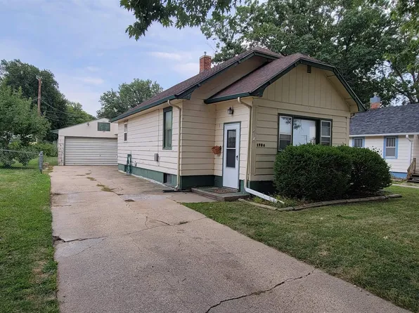 1726 N Grant Ave, York, NE 68467