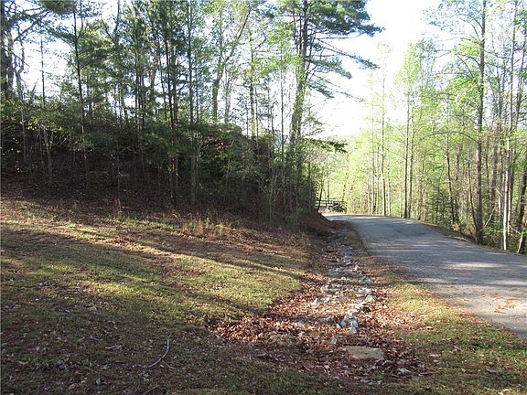 3rd image of 139 Whispering Falls Dr