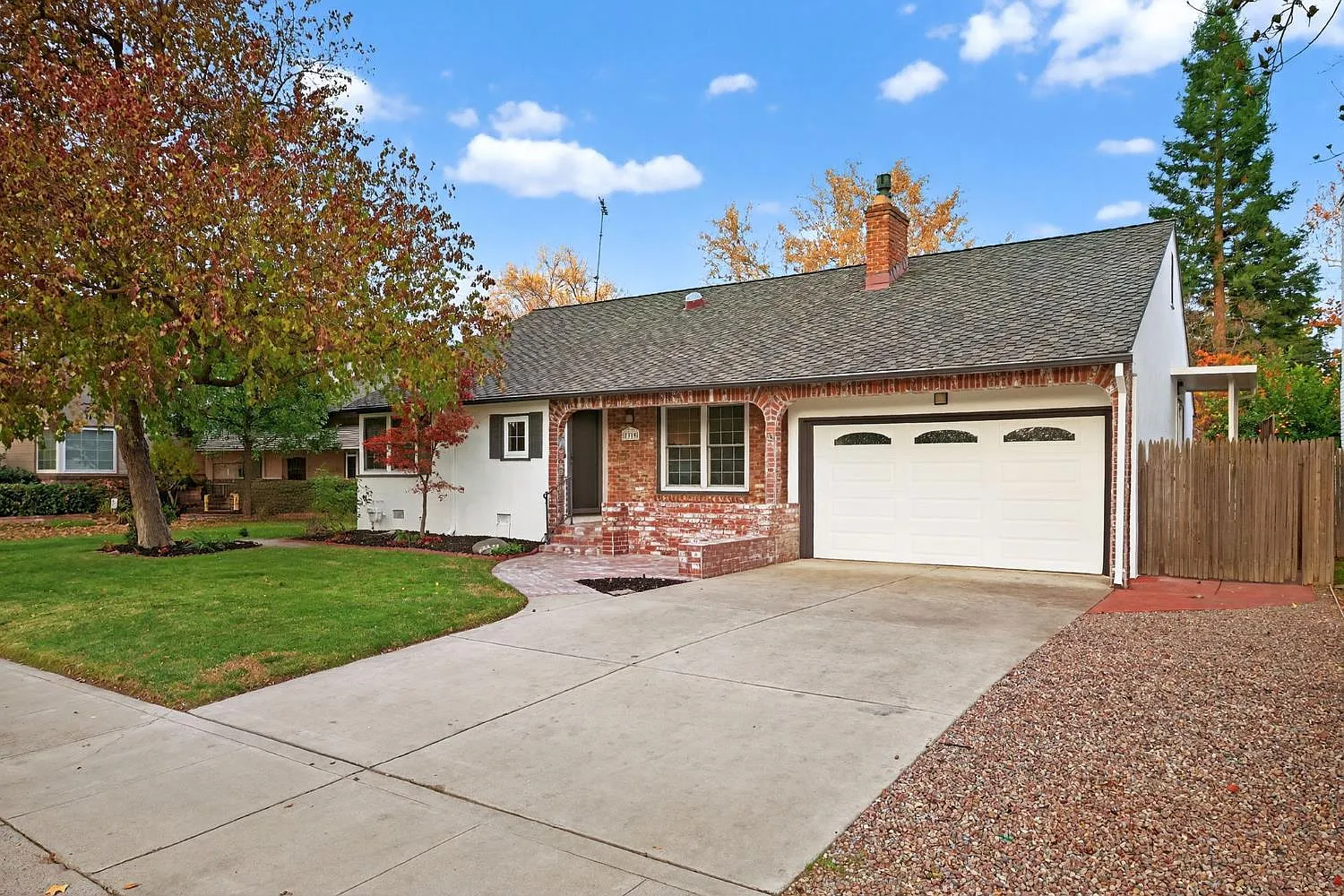 1319 Robertson Way photo 1
