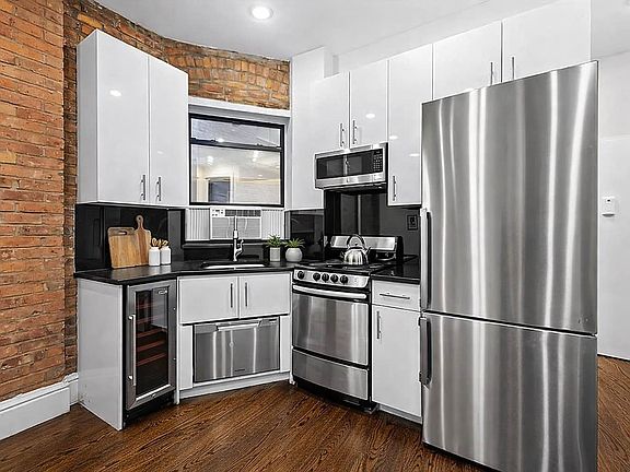 2nd image of 264 W 25th St #2F
