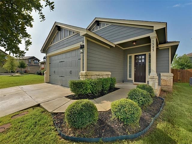 Charming 3-bedroom home in convenient location close to IH 35, shopping, dining and entertainment.