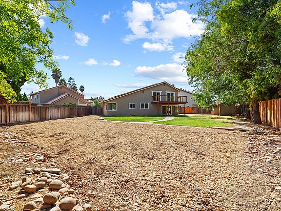 4th image of 4969 Gentian Ct