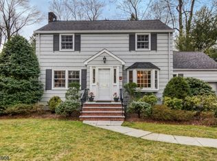 9 Rowan Rd, Chatham, NJ 07928