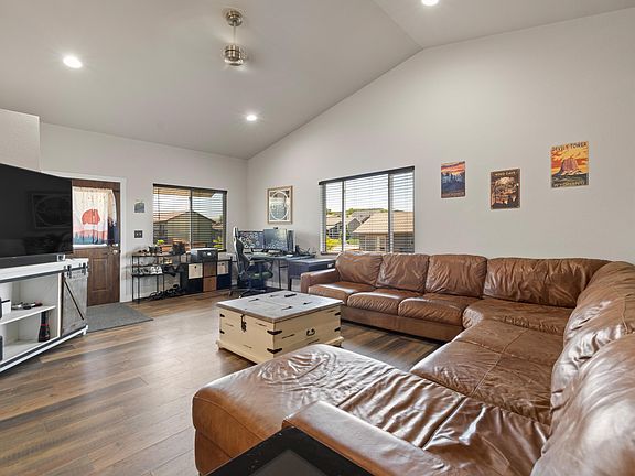 4th image of 212 Bengal Dr