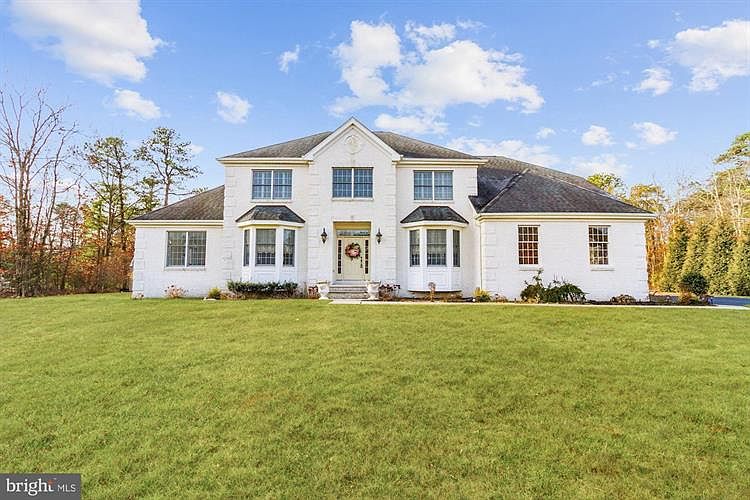 1st image of 806 Forest Park Dr