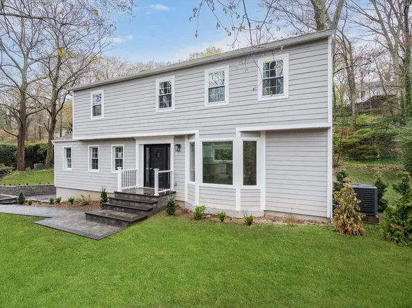 54 Turkey Lane, Cold Spring Harbor, NY 11724