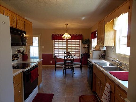 5th image of 1045 Persimmon Ct
