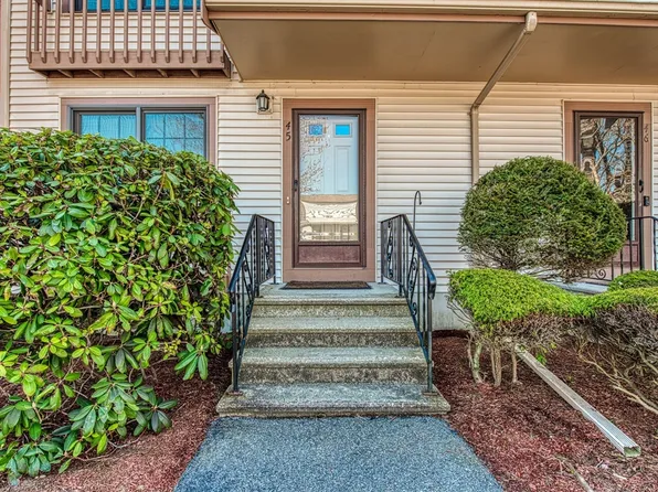 489 Turnpike St APT 4-5, South Easton, MA 02375