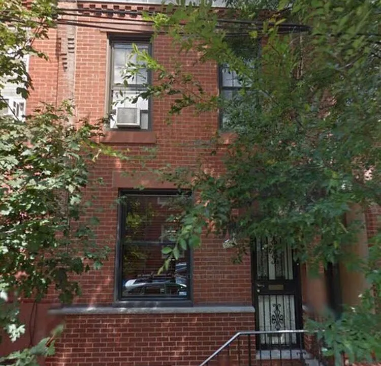 2633 S Mole St