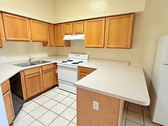 3rd image of 2449 N Fair Oaks Ave Unit 6