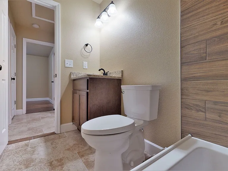 806 Brook Dr — Photo 15