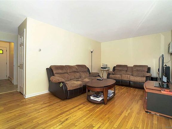 4th image of 4 Denise Dr