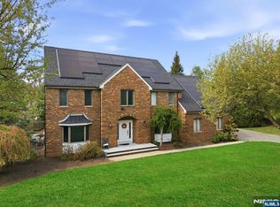 8 Danielle Dr, Wayne, NJ 07470