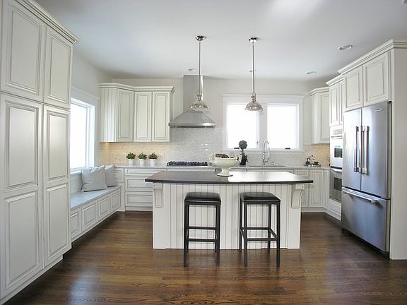 5th image of 108 N Stone Ave