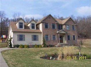 320 Colonial Dr, Waynesburg, PA 15370