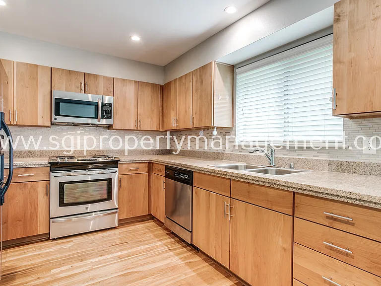4616 W Lovers Ln — Photo 3