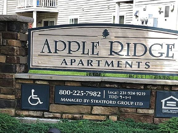 4th image of 318-320 Dewitt Ave #318