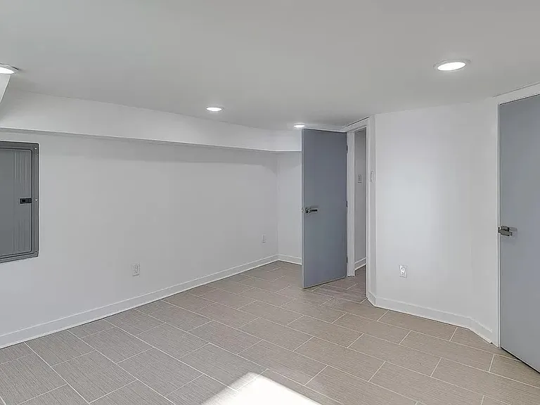 1719 Arlington St — Photo 11
