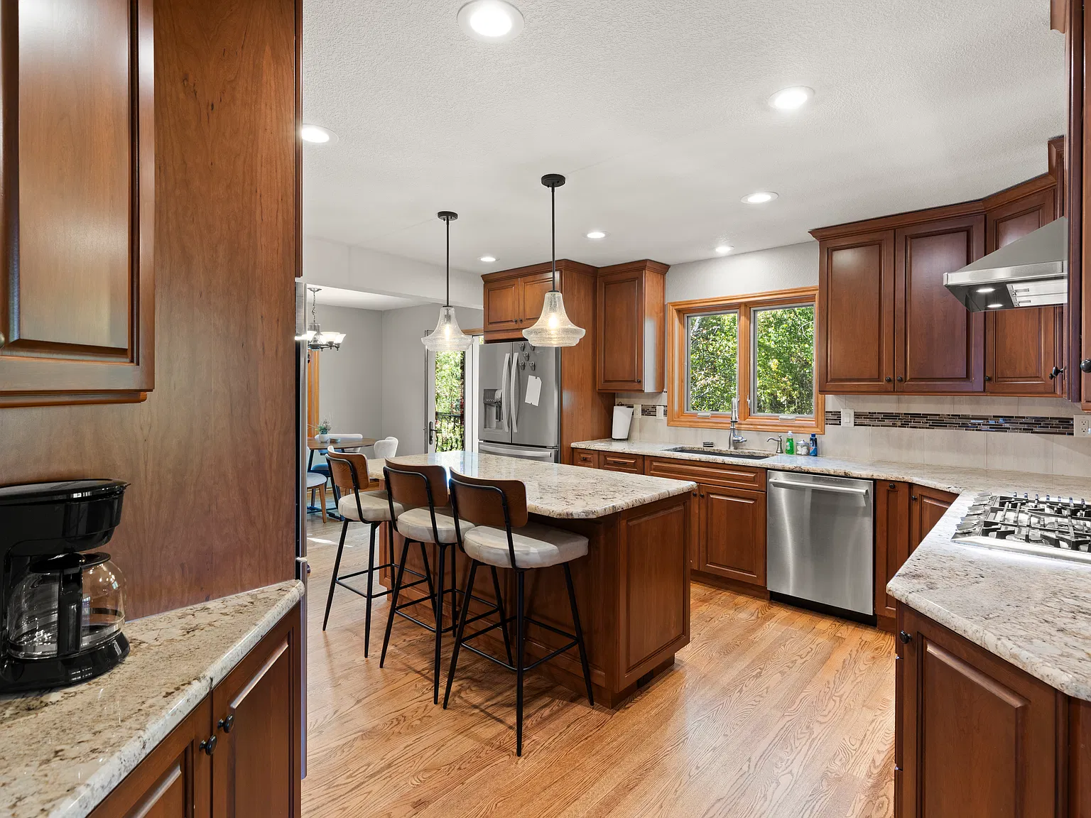 4 bed, 3.5 bath, 3186 sqft, $4,000 — Photo 3