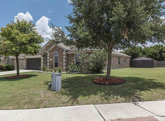 3rd image of 1365 Woodlands Dr