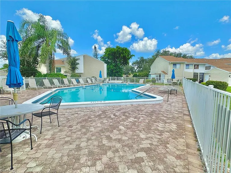 416 Bristle Cone Ln #9 — Photo 37