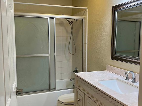 5th image of 1819 Cherokee Dr Unit 4