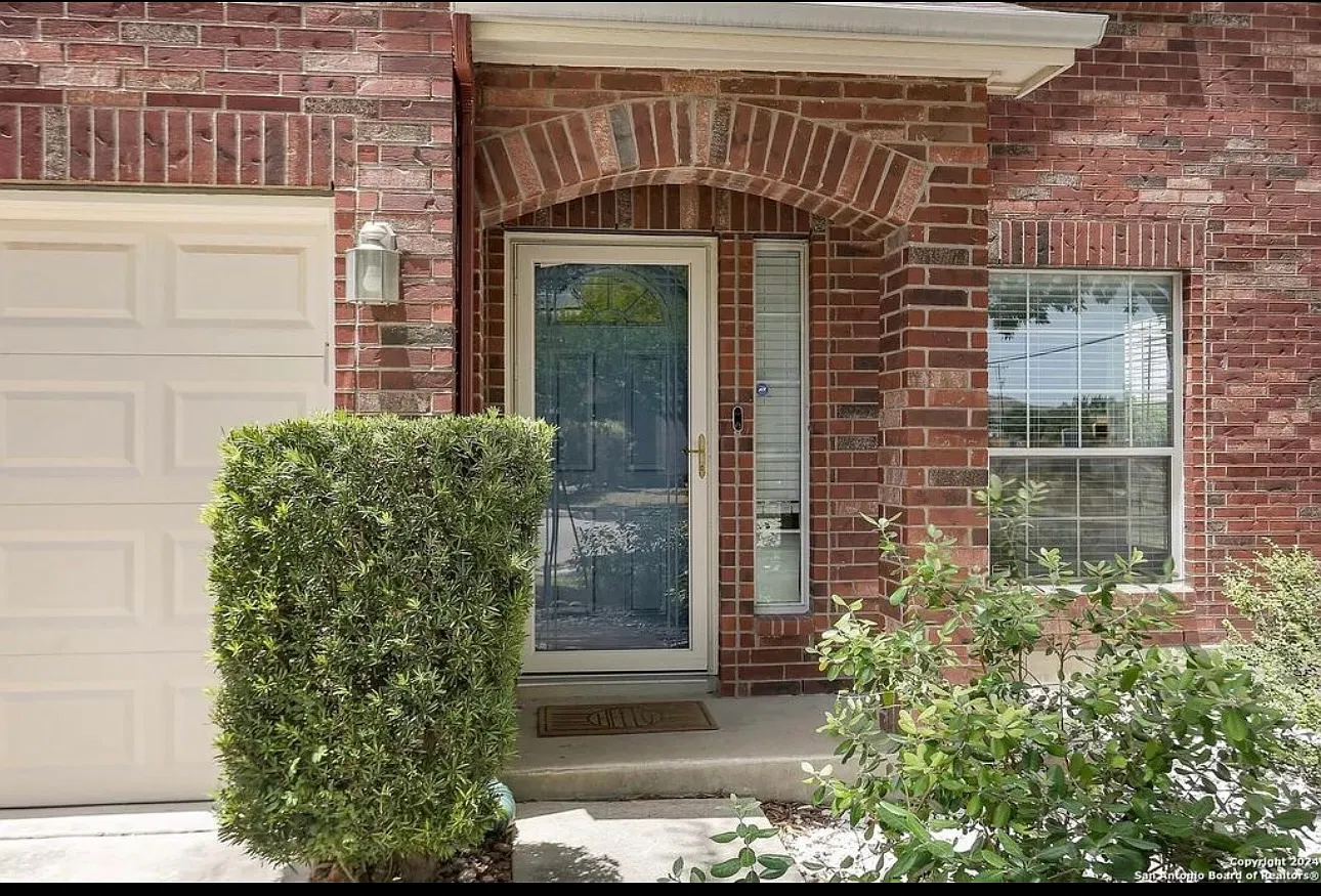 4 bed, 1883 sqft, $1,899 — Photo 3