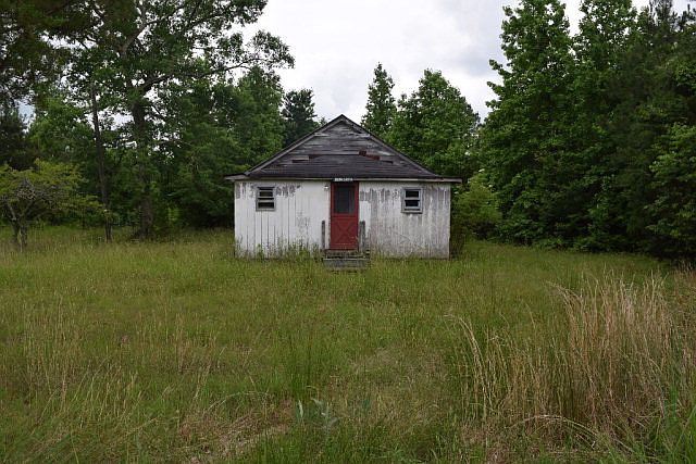 2nd image of 522 River Rd