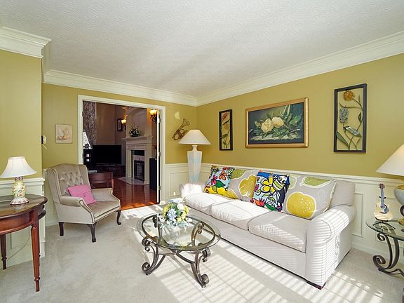 4th image of 6292 Holly Hill Ln