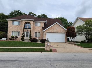 18016 Donatus Dr, Lansing, IL 60438