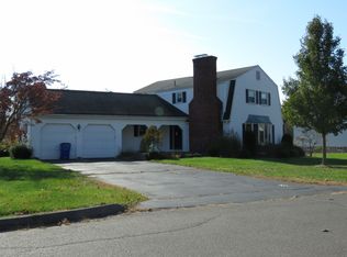 32 Old Post Rd, Wethersfield, CT 06109