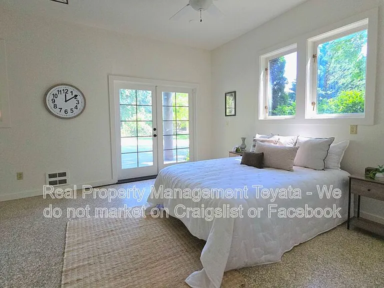 5560 Hillard Rd — Photo 11