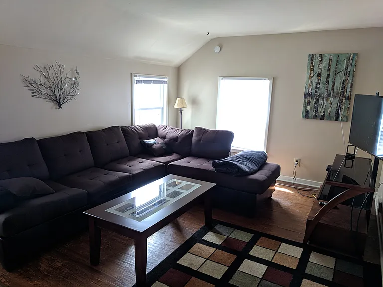 140 Rossiter Rd #UP — Photo 5