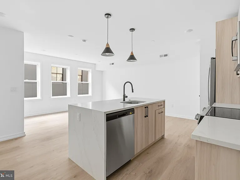 208 Vine St #2C — Photo 6