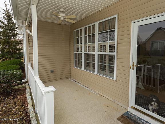 4th image of 44 Deerchase Ln