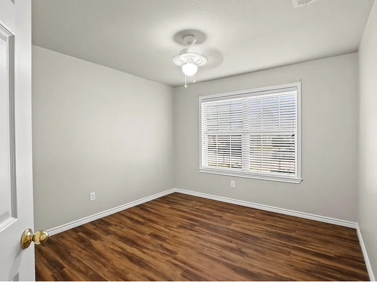 9005 Stewart St — Photo 9