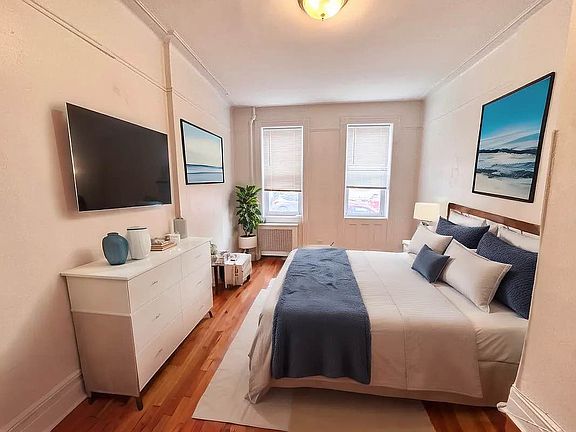 4th image of 2829 43rd St APT 1