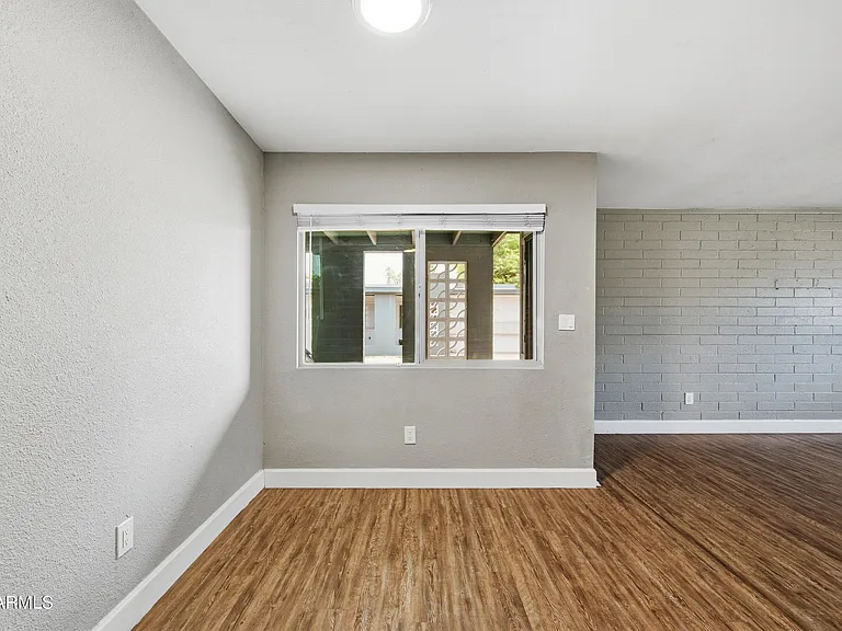 1518 W Colter St #14 — Photo 9