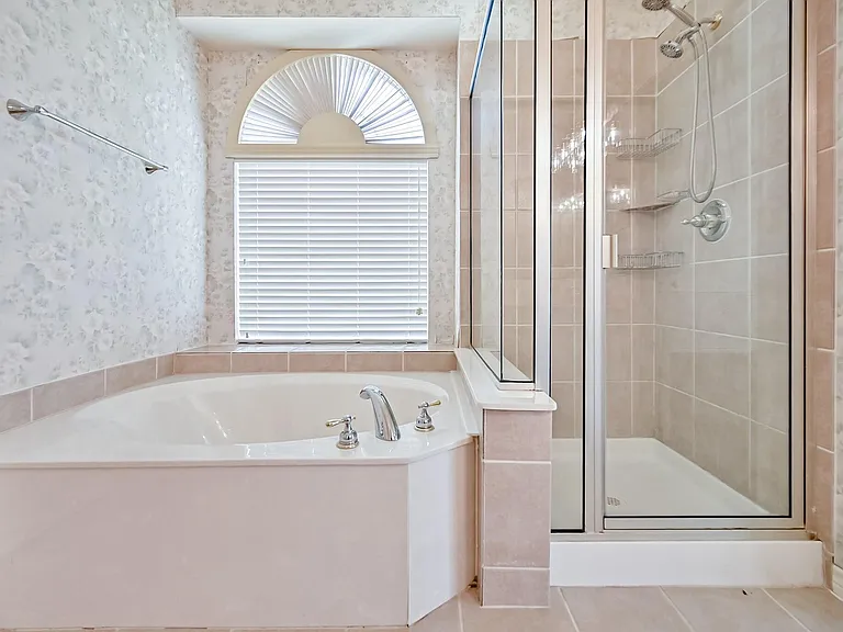 2716 Eastland Dr — Photo 31